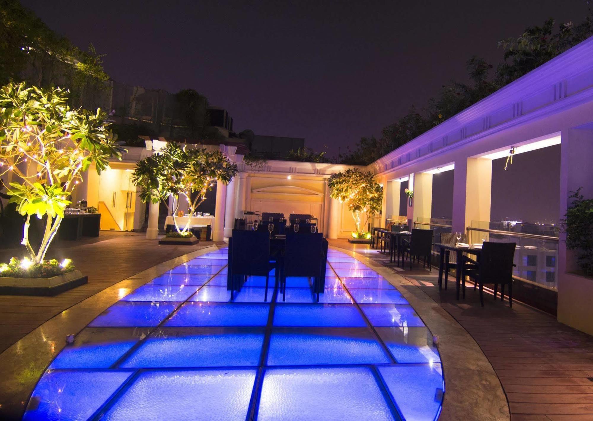 De Sovrani Hotel Kolkata Exterior photo